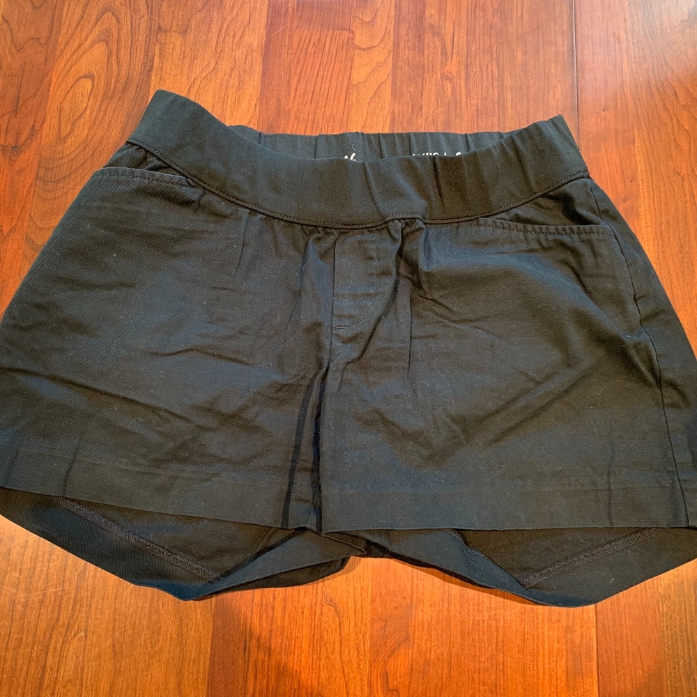 Gap maternity shorts, black, size 6